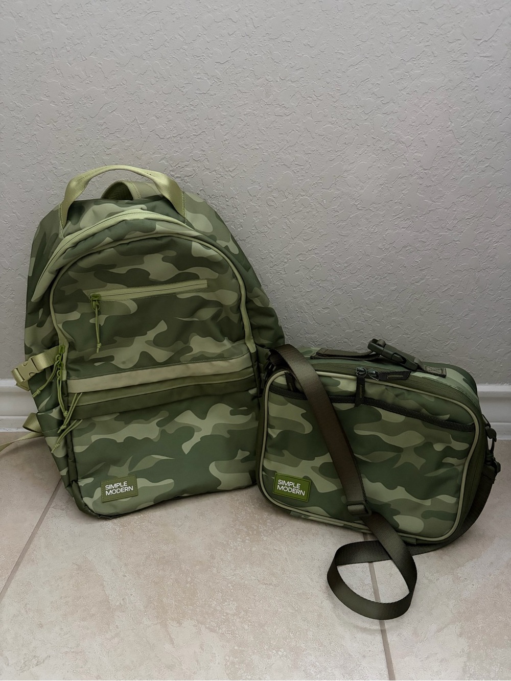 Simple Modern - 20L Backpack AND Hadley Lunchbox *SOLD TOGETHER*